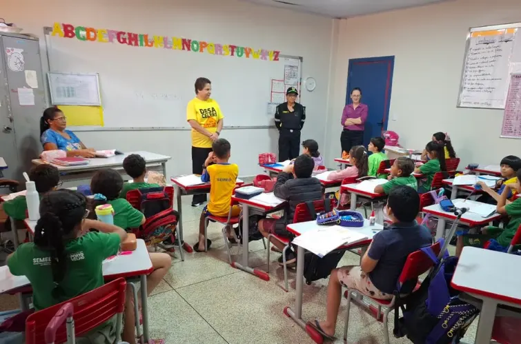 Detran-RO leva educação de trânsito para crianças e orienta motoristas em Porto Velho
