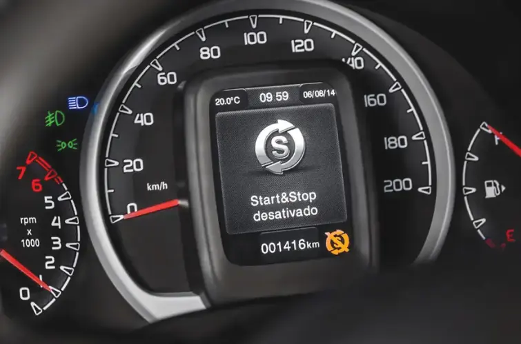 Como o start-stop diferencia uma partida convencional de um religamento no trânsito