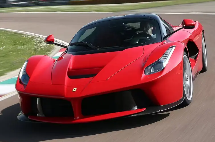 IPVA mais caro do Brasil é de Ferrari avaliada em R$ 38 milhões e equivale ao valor de um apartamento de alto padrão