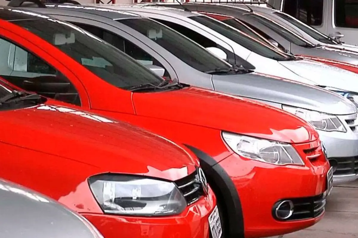 Preços de carros usados despencam e preocupam locadoras