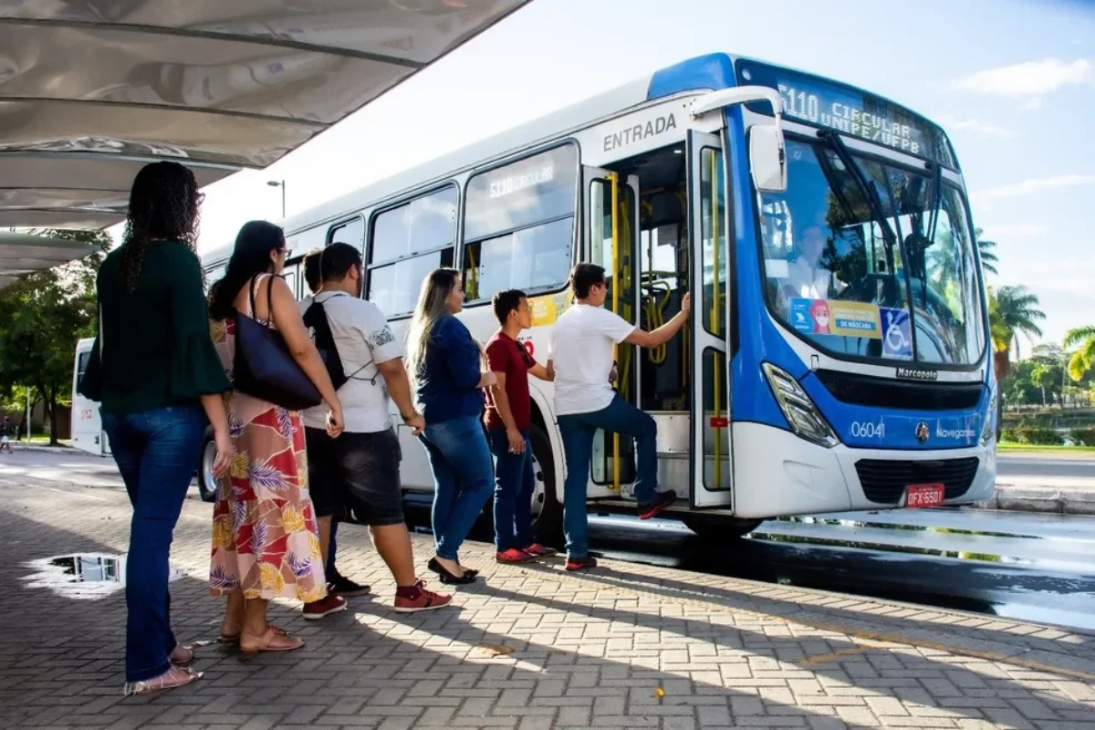 PEC prevê ônibus gratuitos aos fins de semana e feriados em todo o Brasil