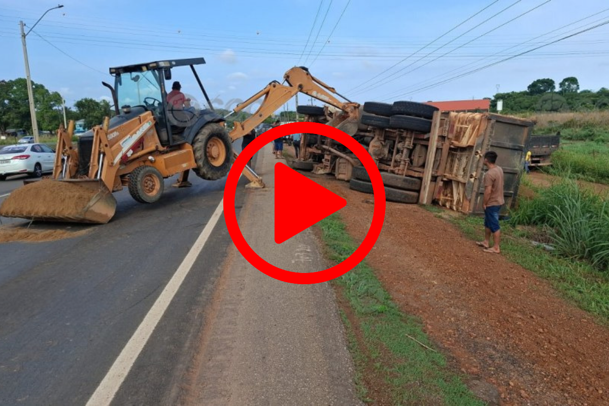 Caminhão-caçamba tomba após desviar de carro no retorno do Índio, em Porto Velho