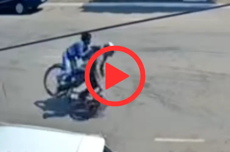 Casal venezuelano fica ferido após bicicleta quebrar no meio na Duque de Caxias