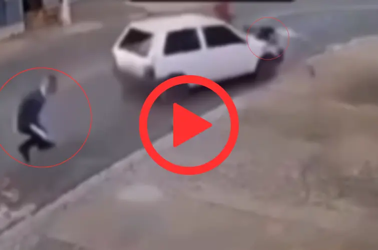 Motorista joga carro contra dupla ao ver senhora sendo assaltada