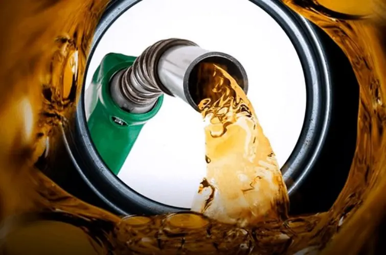 Combustível aditivado ou comum: o que realmente muda no carro e no bolso