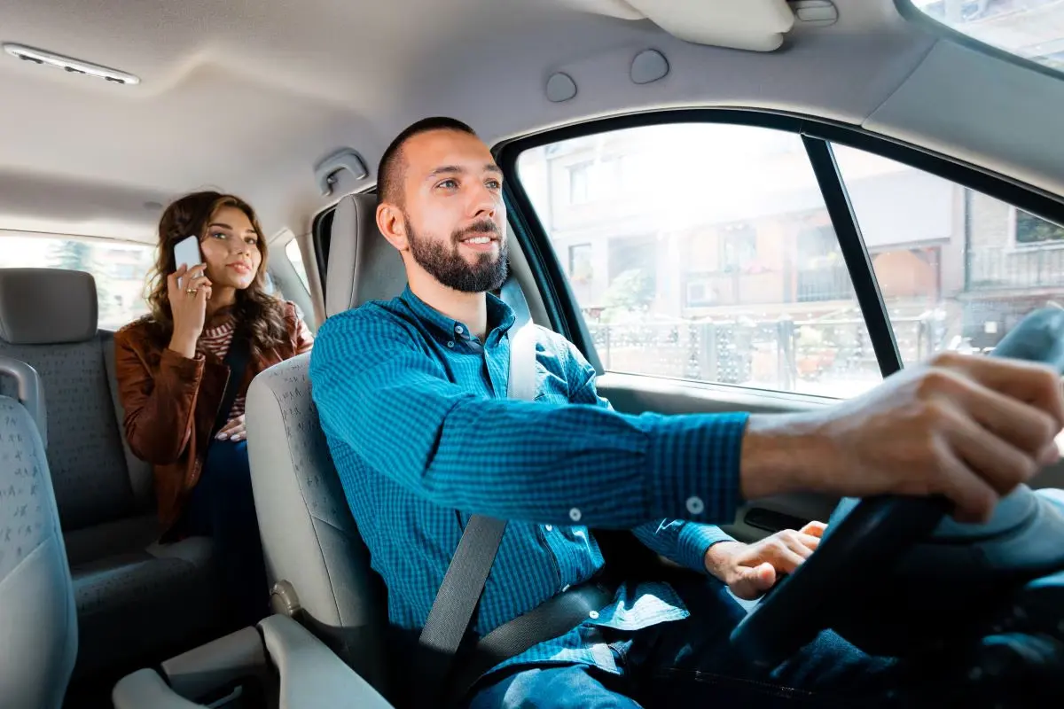 Uber muda modelo de cobrança e promete 100% do valor das corridas para motoristas parceiros