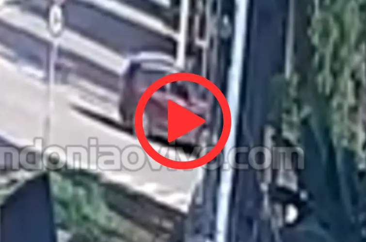 Militar do Exército perde controle da direção e HR-V bate contra poste em Porto Velho neste final de semana