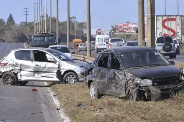 Novo DPVAT avança no Congresso e proposta muda regras de multas e seguro obrigatório