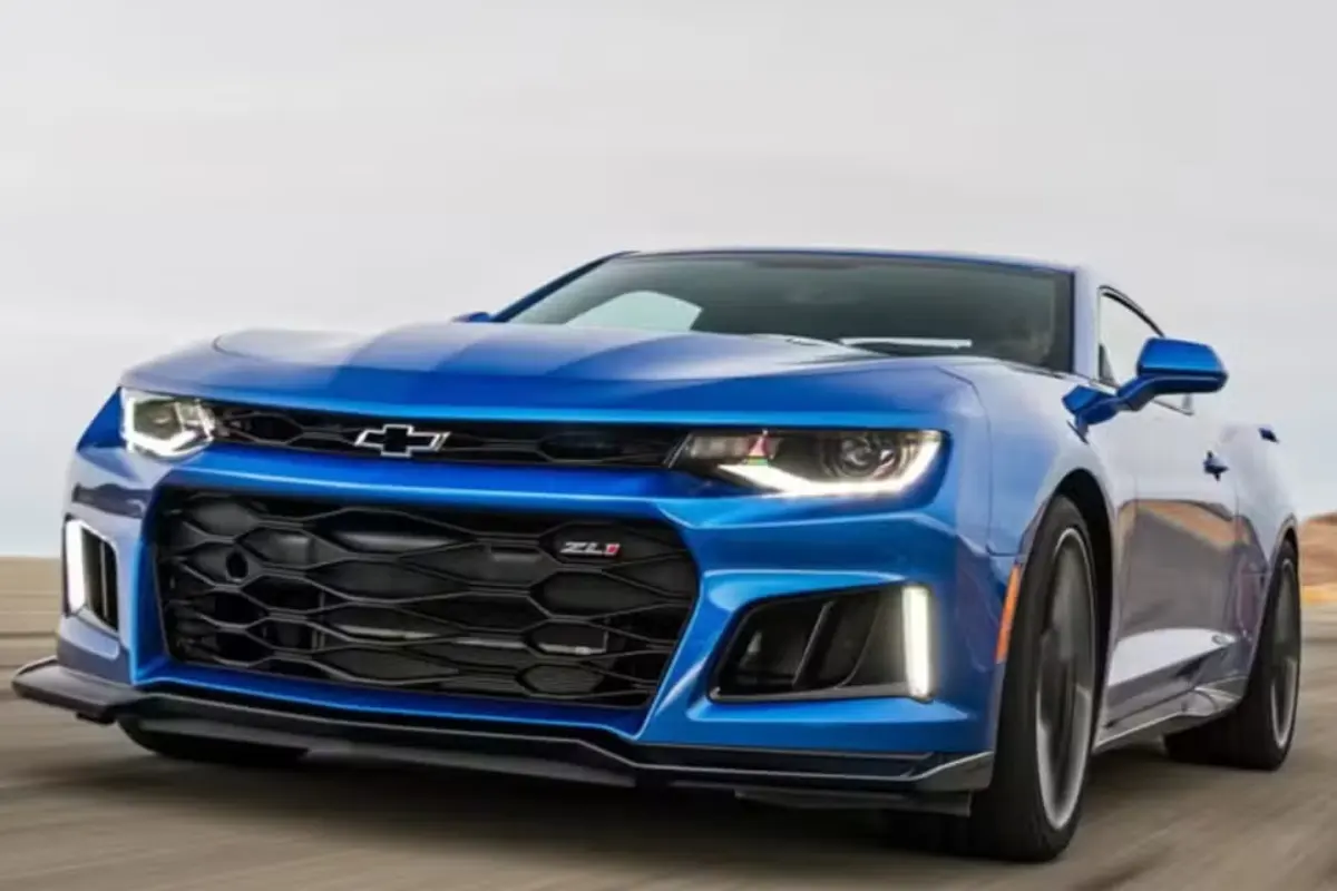 Novo Chevrolet Camaro pode ganhar versão sedã de quatro portas e motor V8 com mais de 700 cv