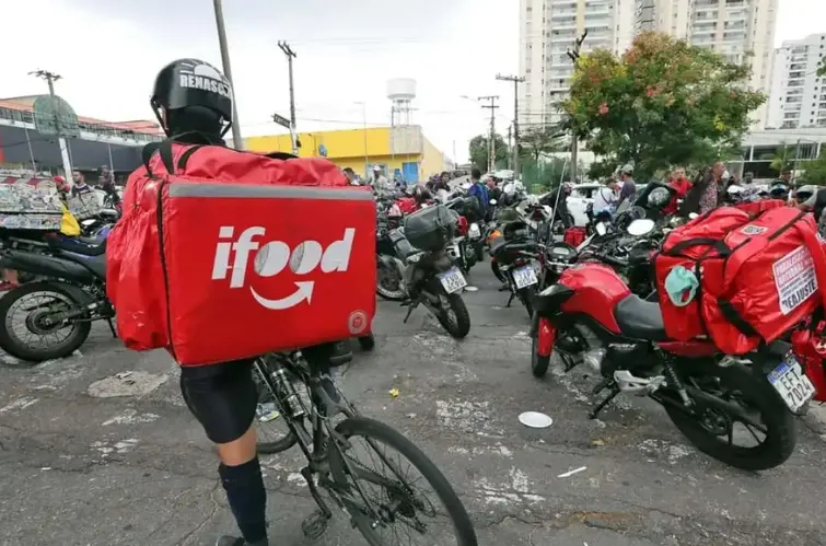Após pressão nacional, governo retira projeto que regulamenta motoristas de app