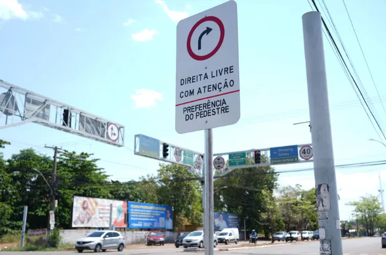 Porto Velho adota “Direita Livre” e permite conversão mesmo no sinal vermelho