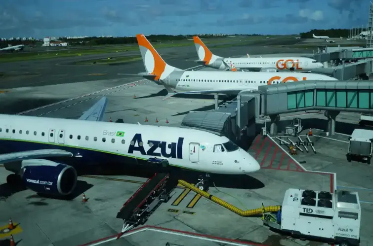 Aeronautas aprovam acordo e greve na aviação brasileira é descartada