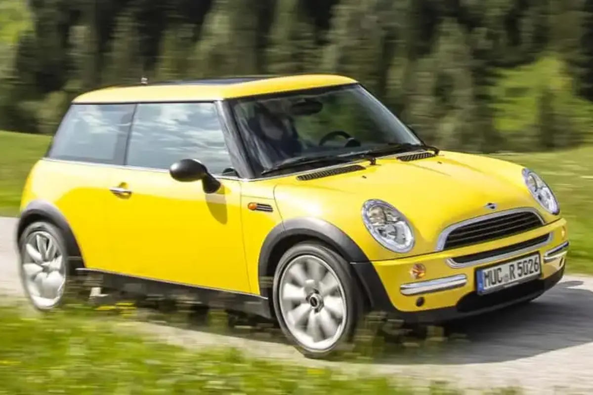 Próximo Mini Cooper vai voltar às origens, mas não como fãs imaginam