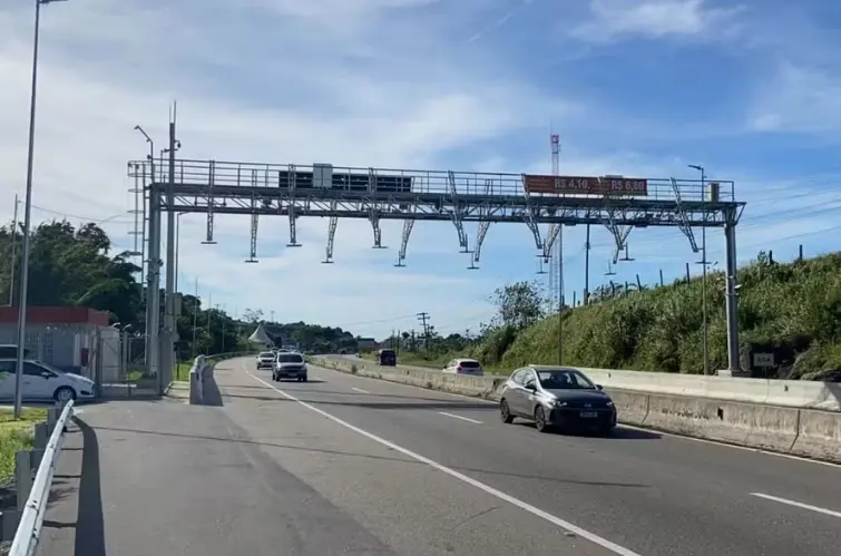 Caminhoneiros usam truque ilegal para tentar burlar pedágios automáticos em rodovias