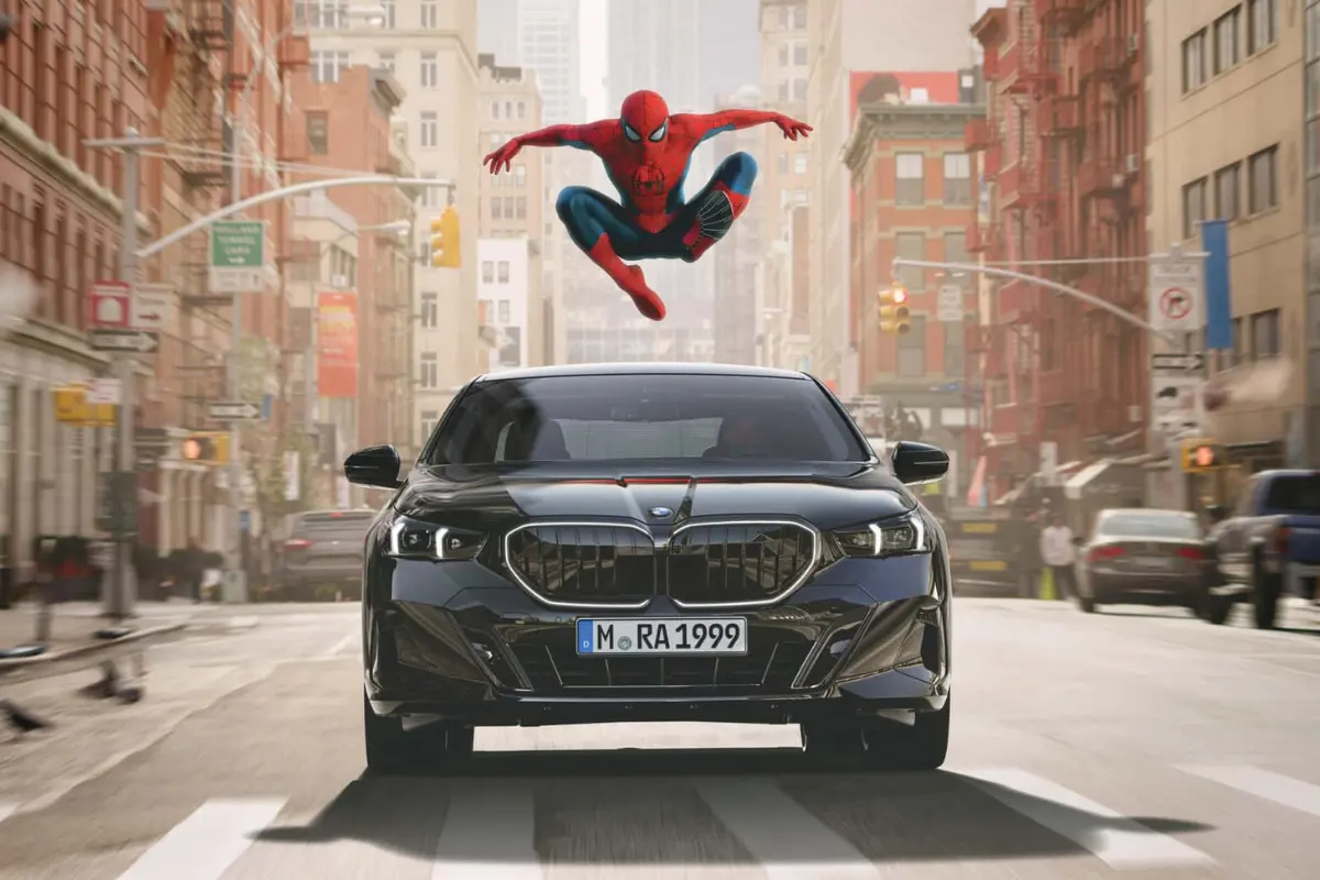BMW coloca novo iX3 e Série 5 no filme 