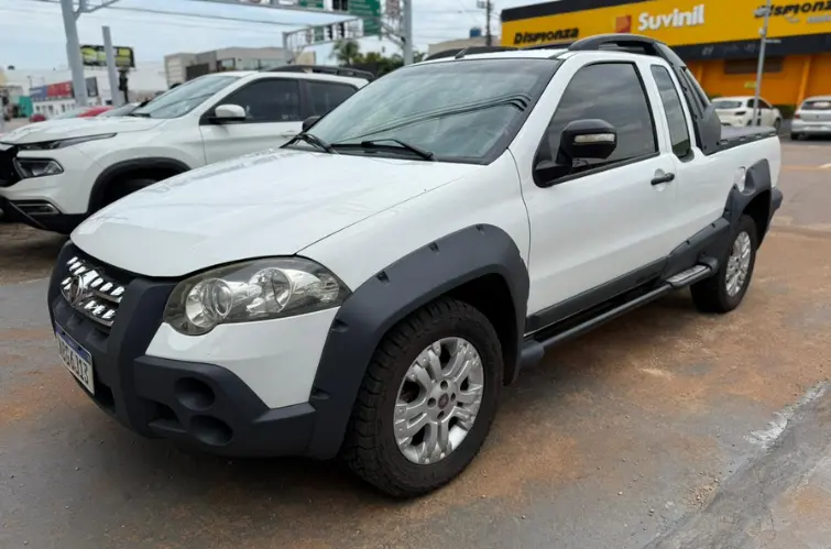 Strada Adventure 1.8 Locker 2012 disponível na Rafael Veículos com pacote completo e teto solar