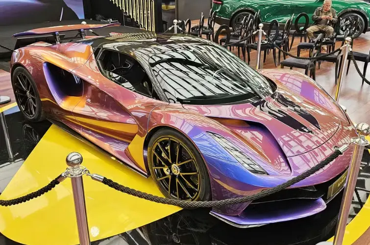 Lotus Evija chega ao Brasil por R$ 30 milhões e se torna o carro mais caro e potente do país